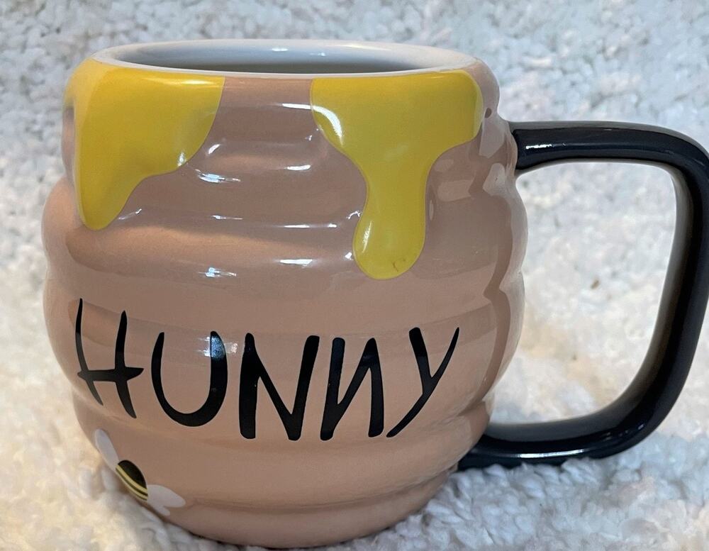 Disney store Hunny Mug EUC